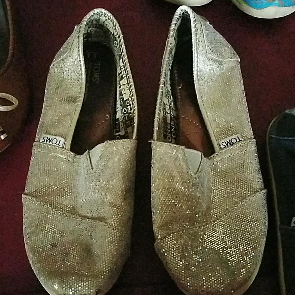 Silver Toms size 4